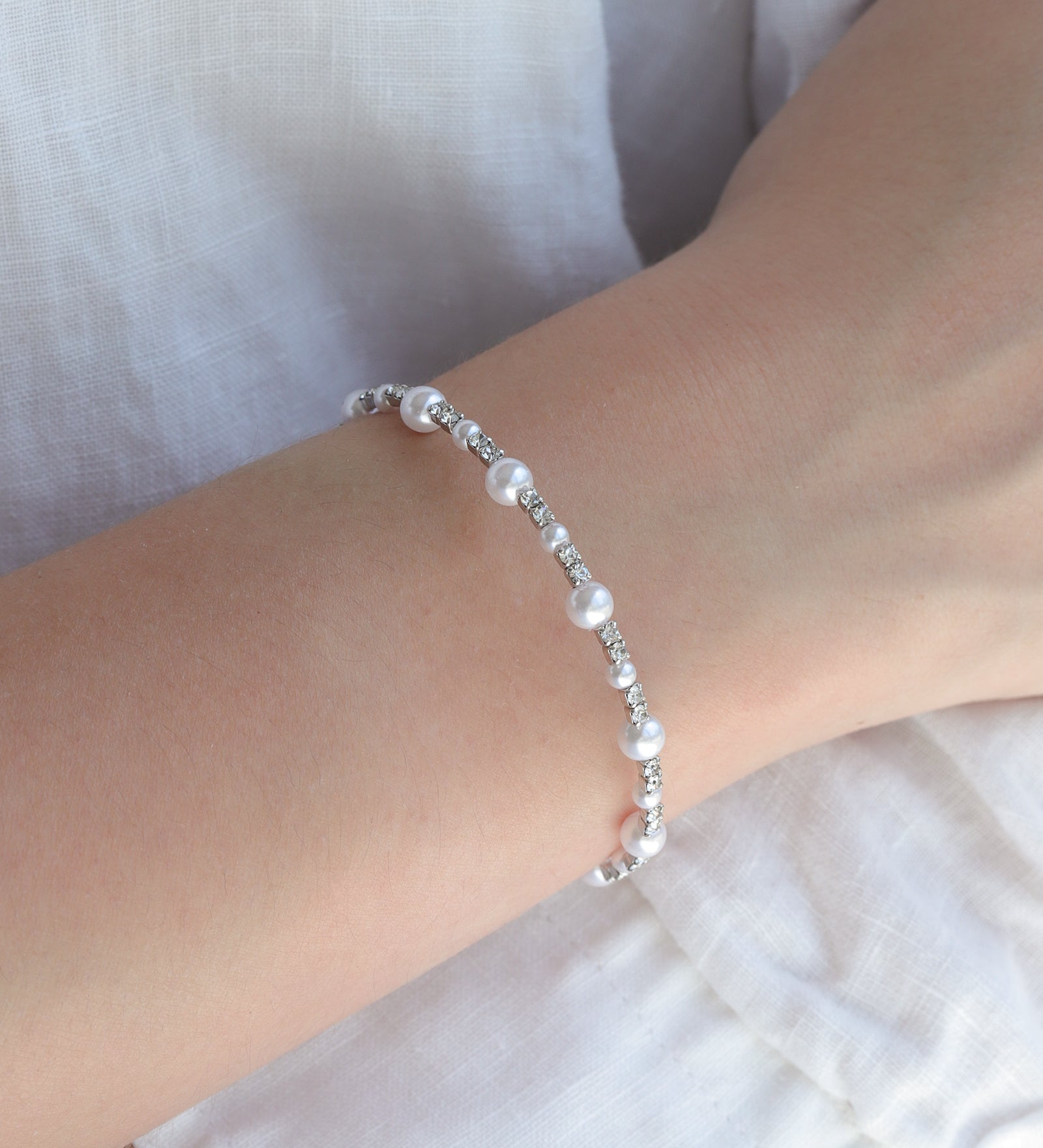 1 Row Mixed Pearl Crystal Coil Cuff Silver Plated, White Crystal, White Pearl