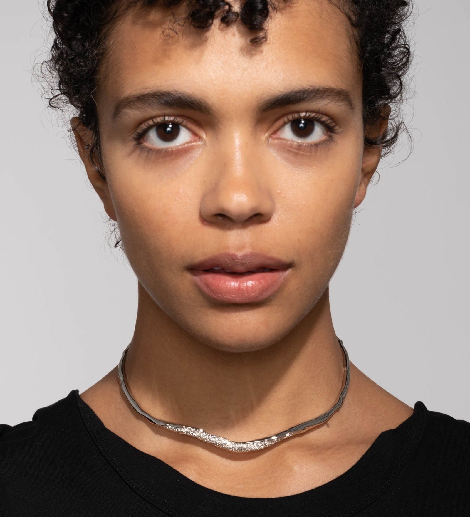 Solanales Crystal Skinny Collar Rhodium Tone Plated, Crystal