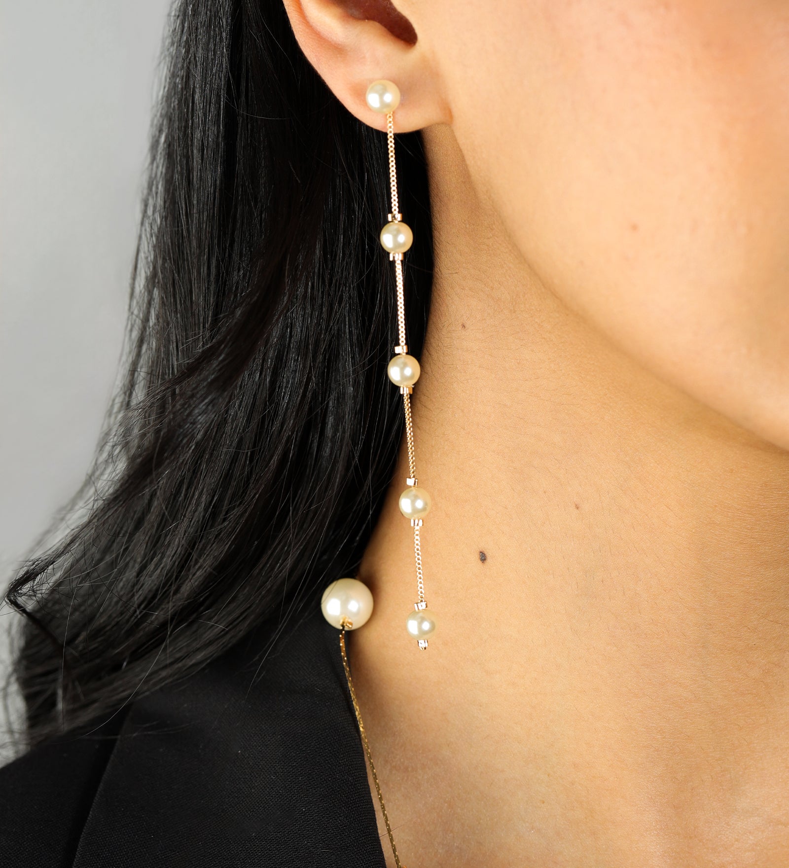 5 Pearl Station Drop Studs 18k Gold Plated, White Pearl