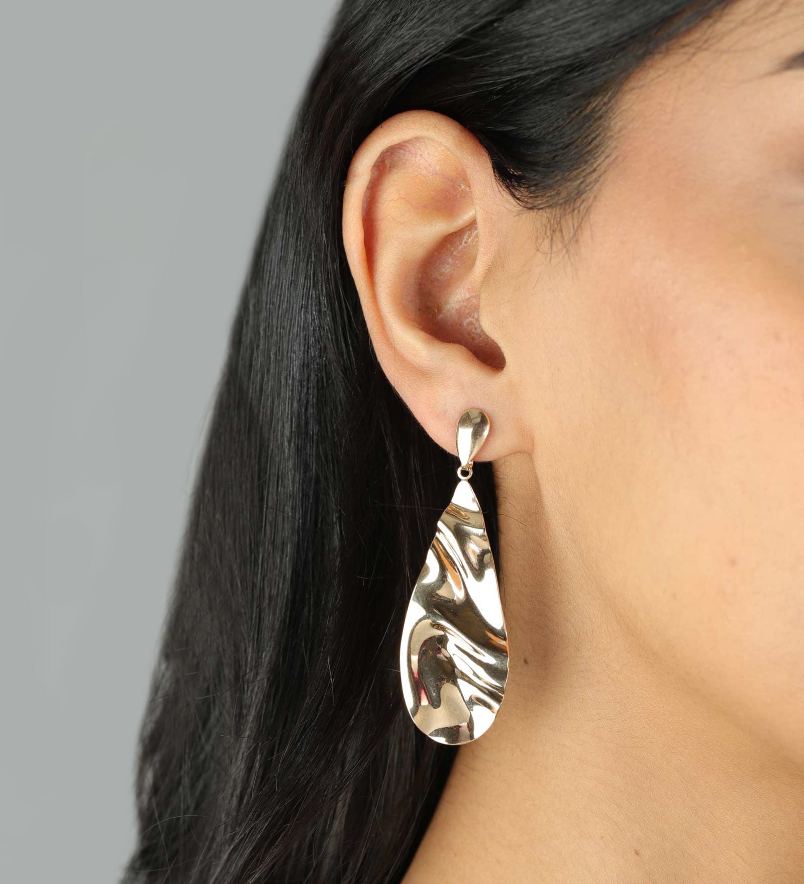 Long Wavy Teardrop Studs 18k Gold Plated