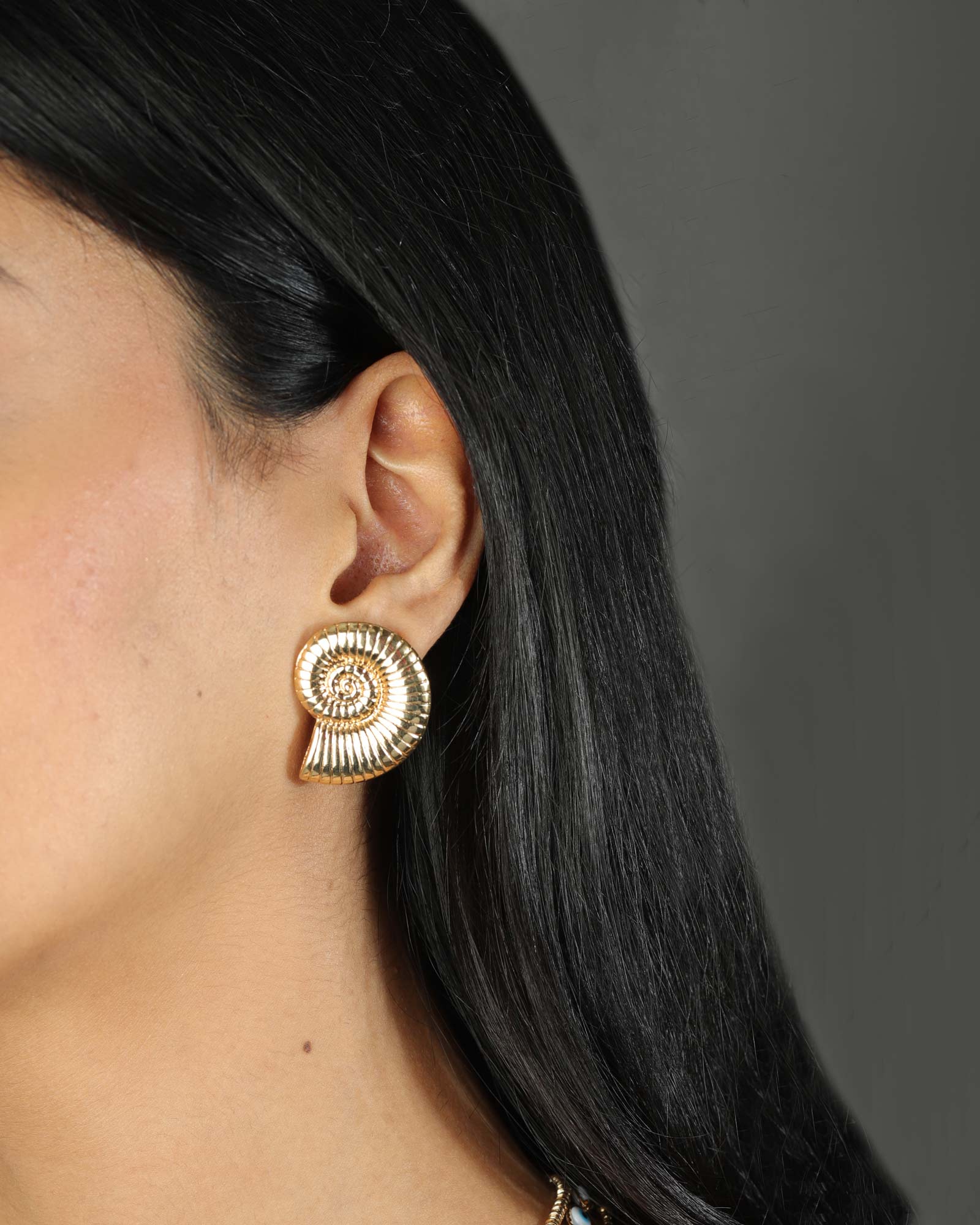 Large Shell Studs 18k Gold Plated