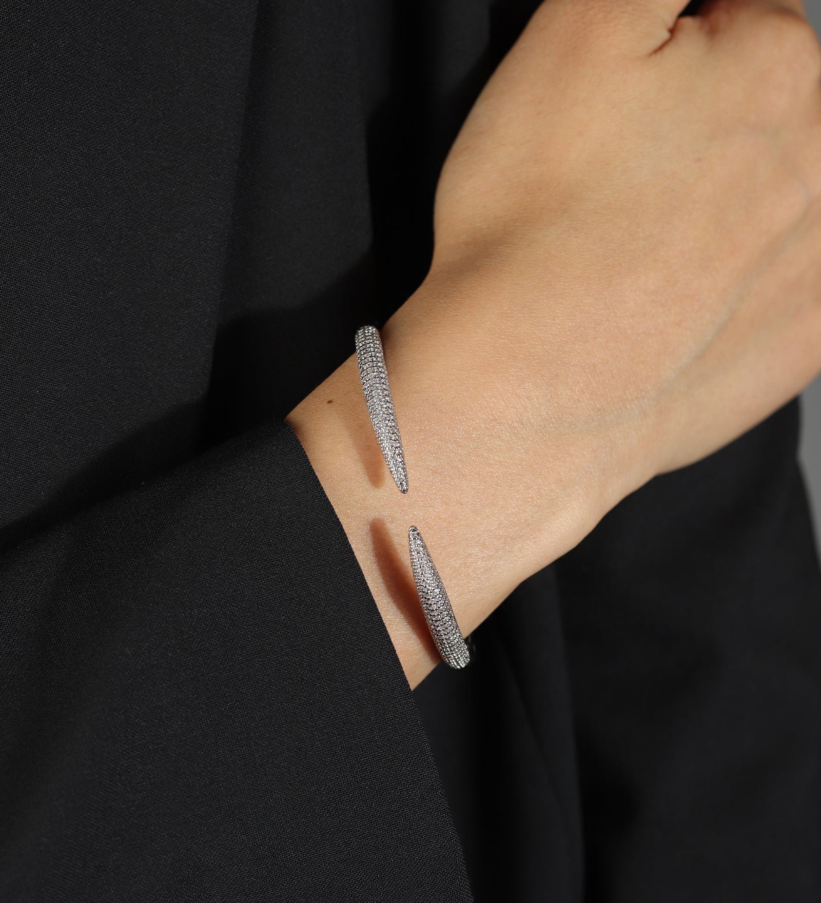 Claw Pavé Cuff Rhodium Plated, Cubic Zirconia