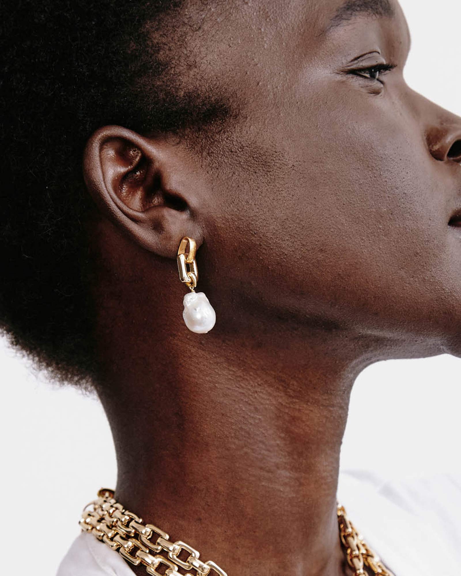 Ellis Earrings 18k Gold Plated, White Pearl