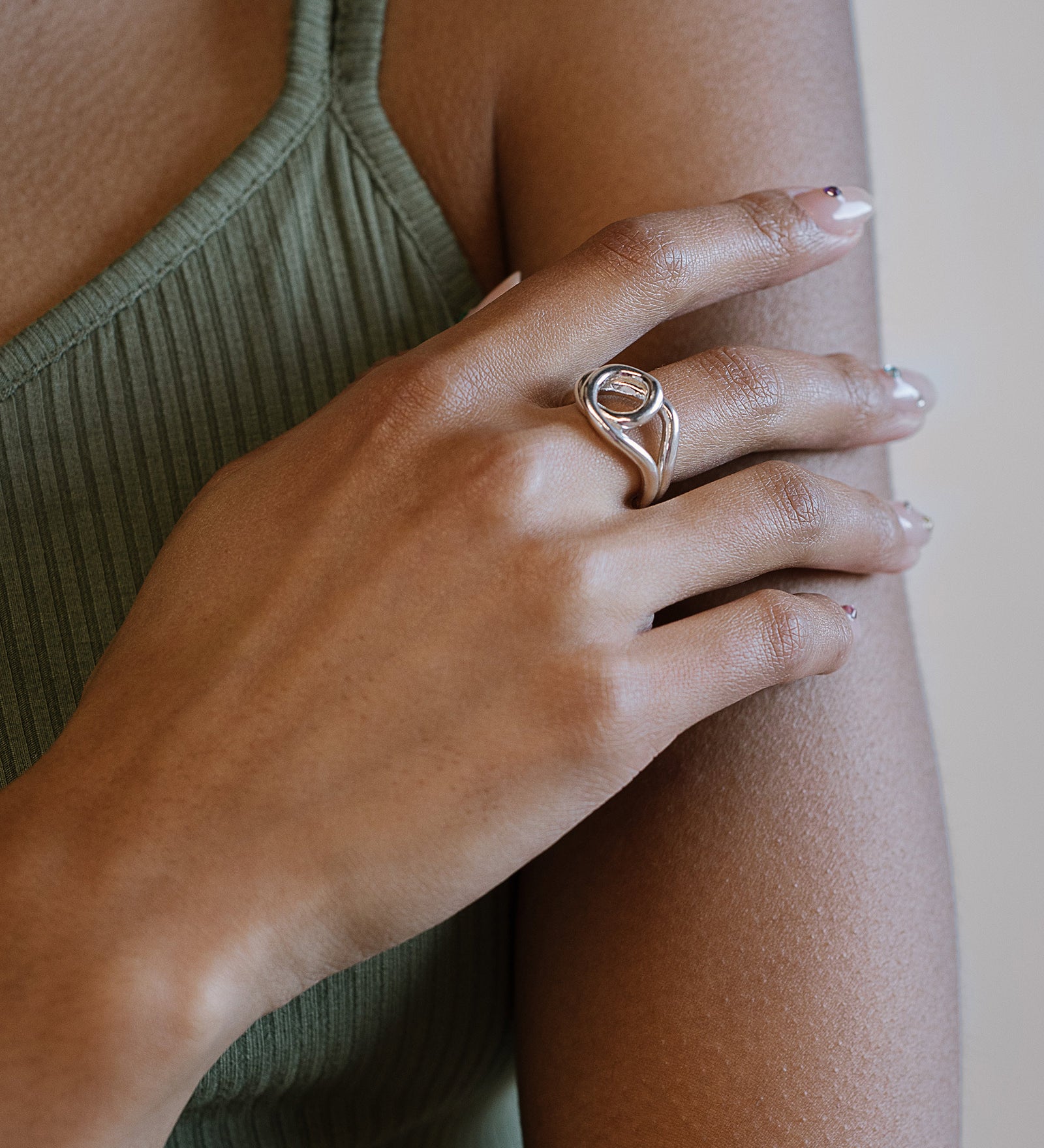Loop 2 Ring Sterling Silver, White Pearl / 5