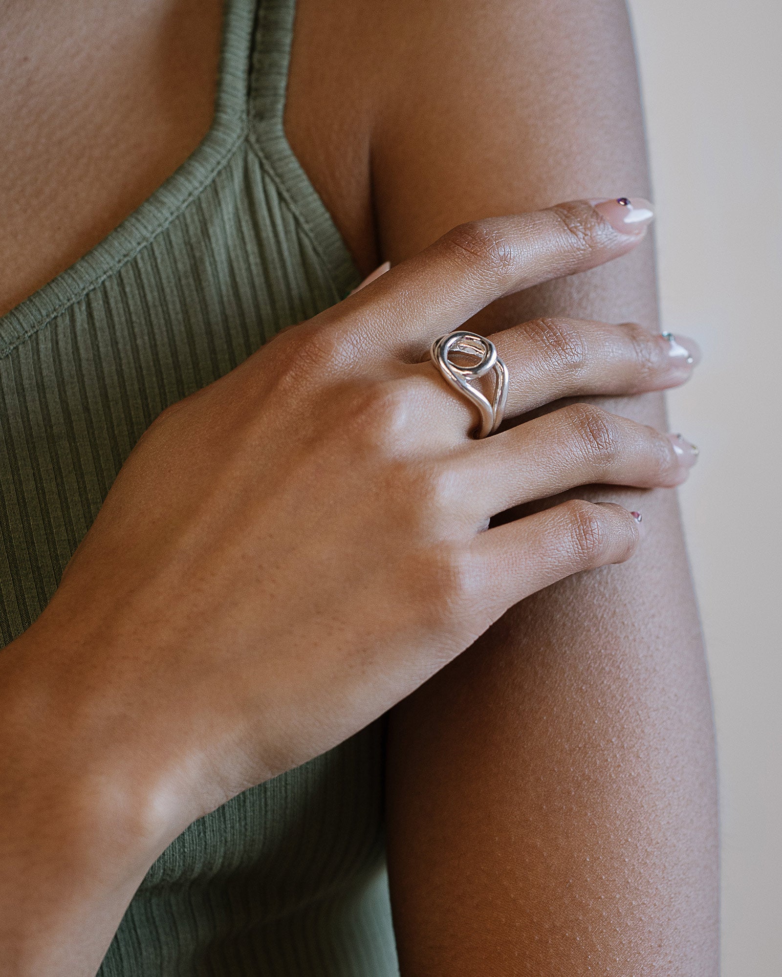 Loop 2 Ring Sterling Silver, White Pearl / 5