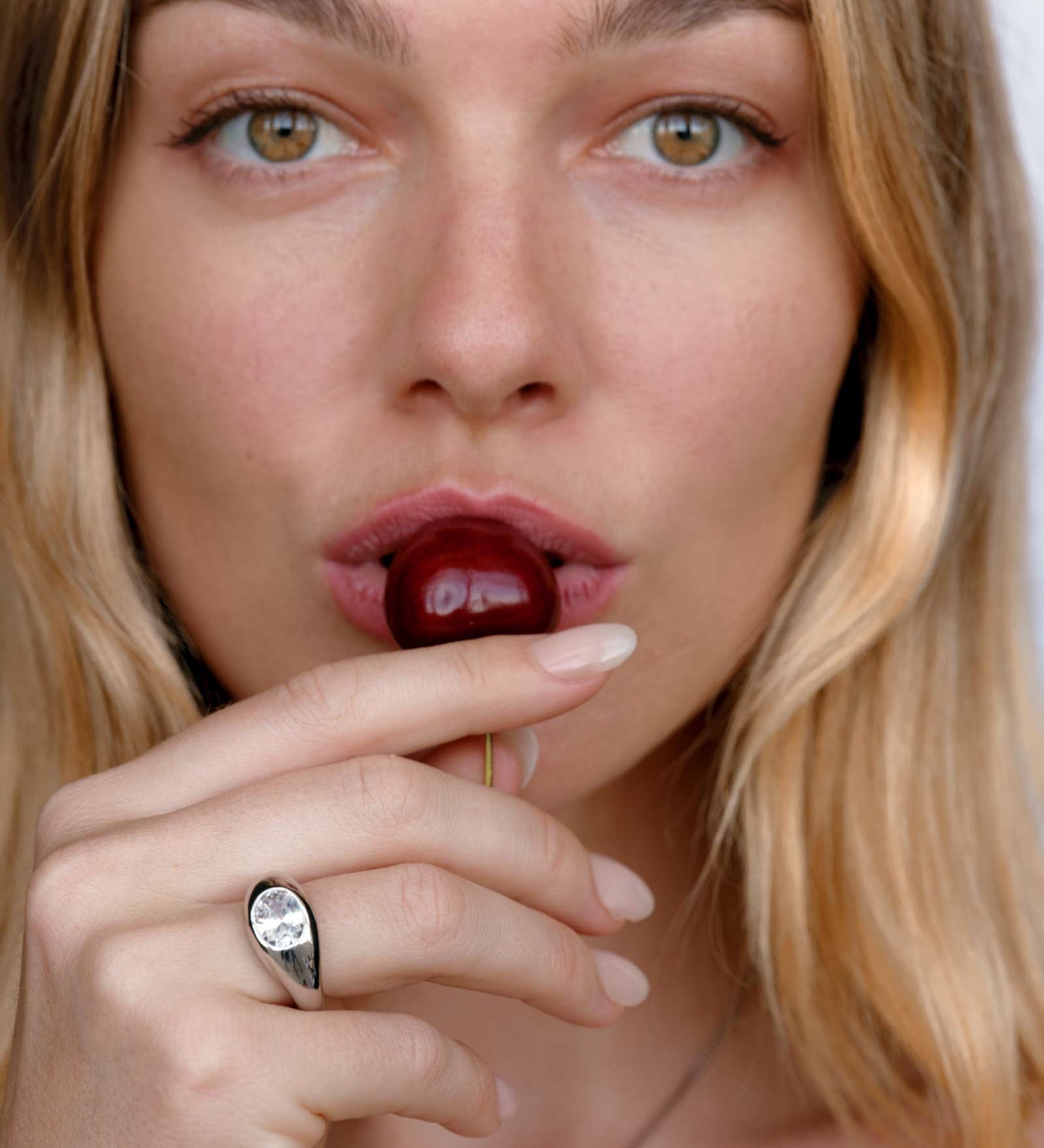 Oval Orbit Bezel Ring Rhodium Plated, Cubic Zirconia / 5