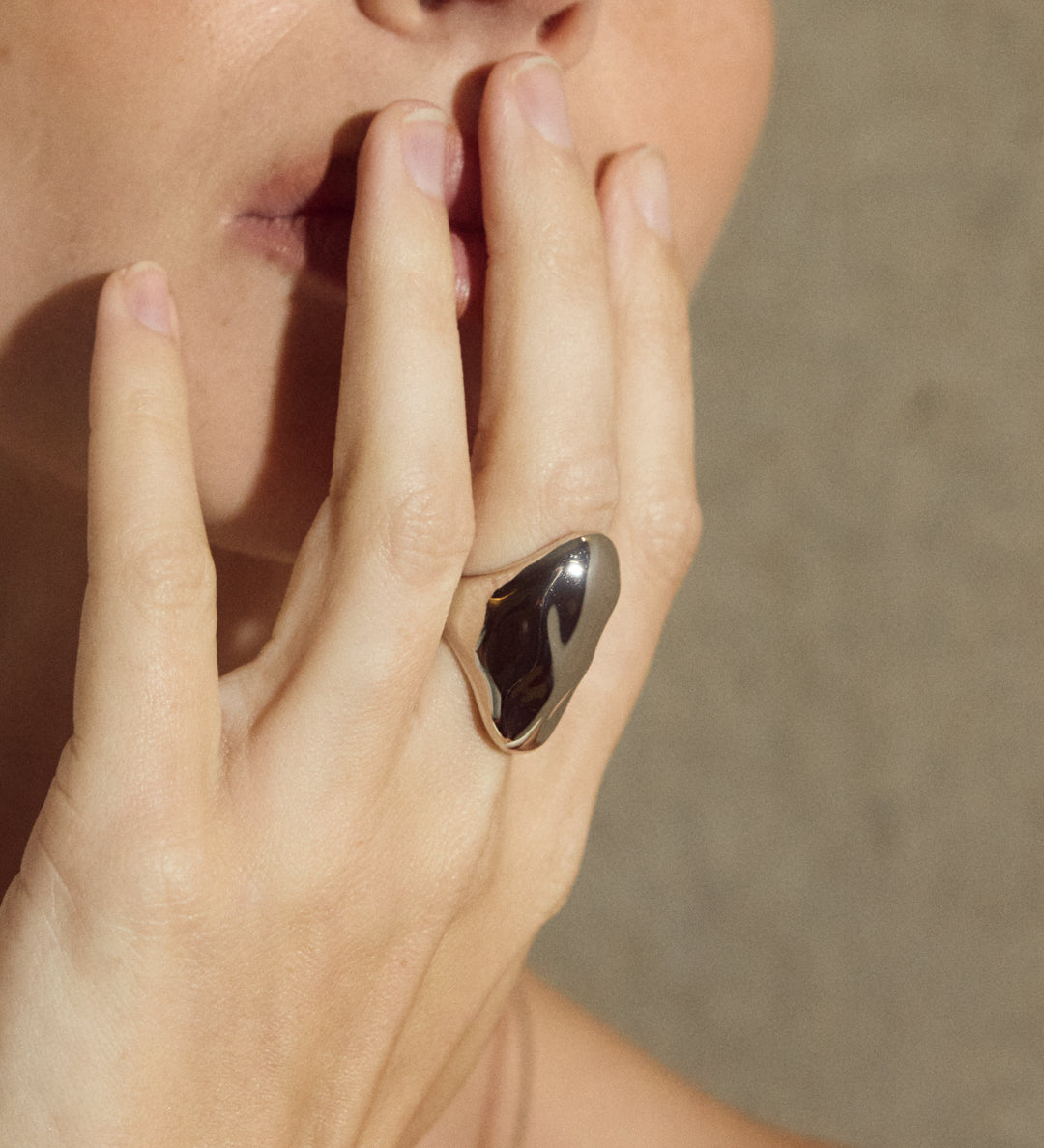 Liquid Metal Statement Ring Rhodium Plated / 6