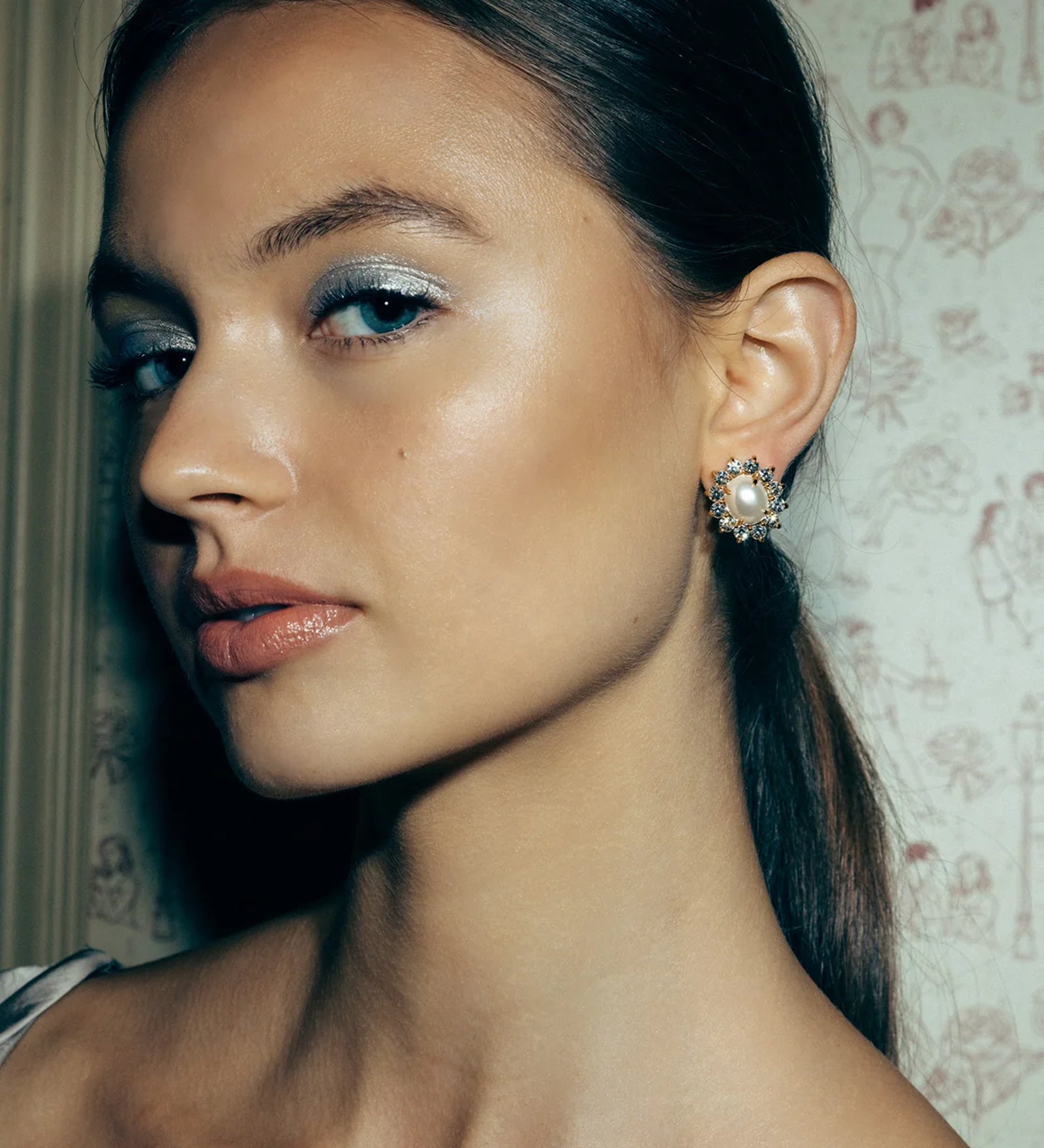 Georgie Stud Earrings 24k Gold Plated, Glass Pearl, Glass Stone