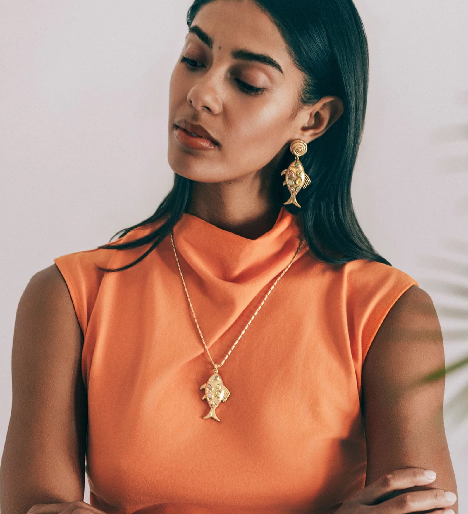 Kamari Fish Necklace 18k Gold Plated, Glass Stones, Resin Stones