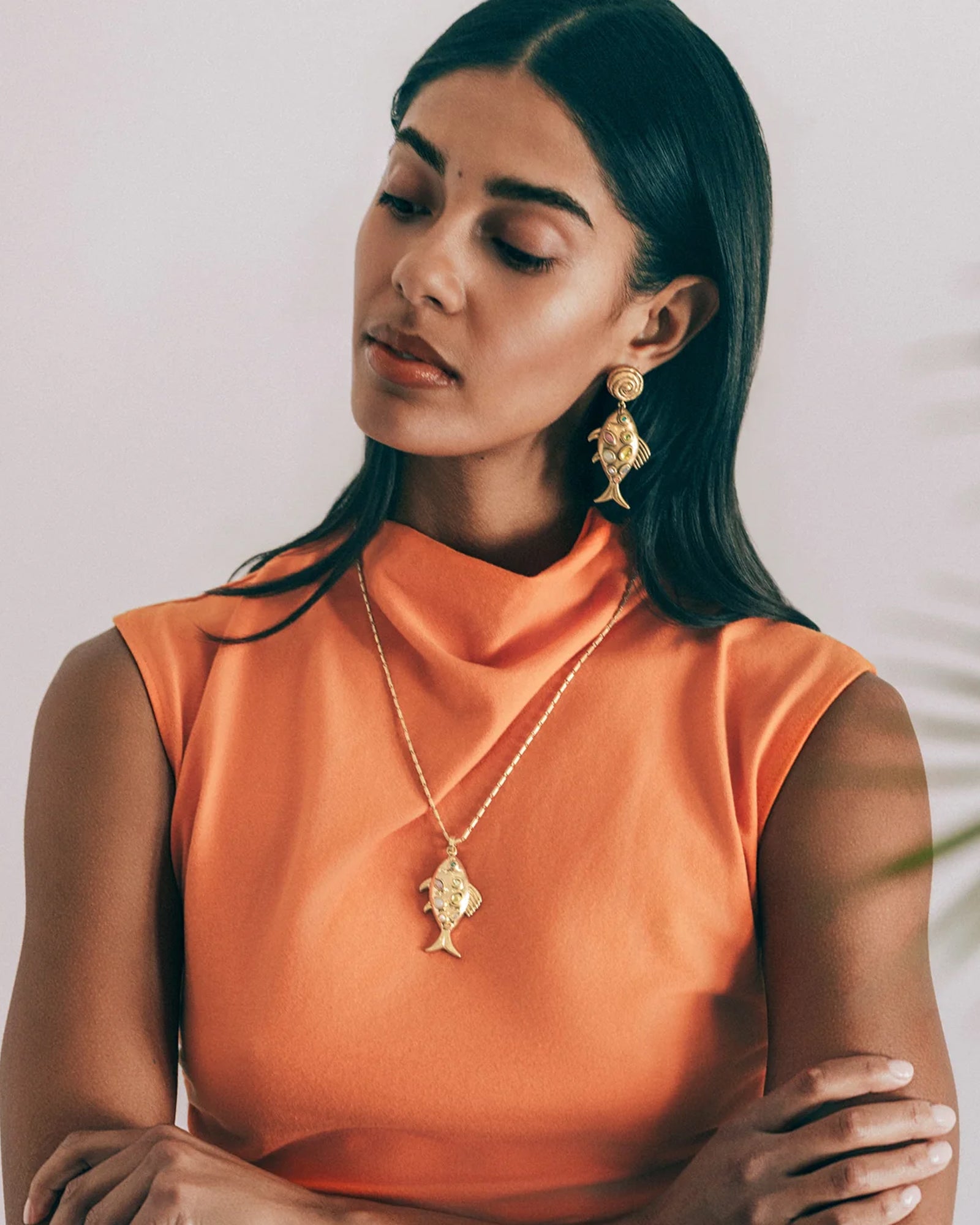 Kamari Fish Necklace 18k Gold Plated, Glass Stones, Resin Stones