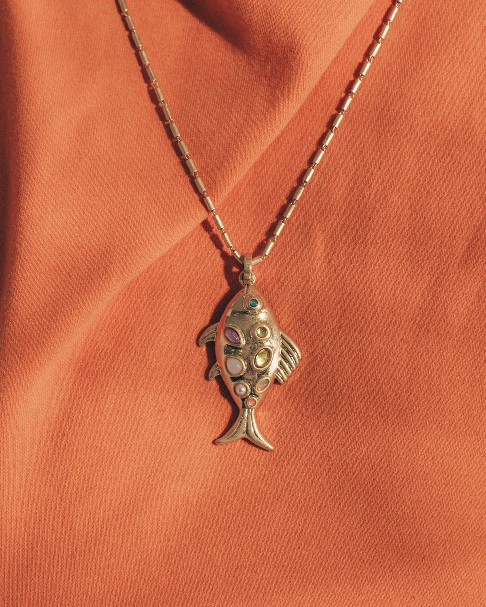 Kamari Fish Necklace 18k Gold Plated, Glass Stones, Resin Stones