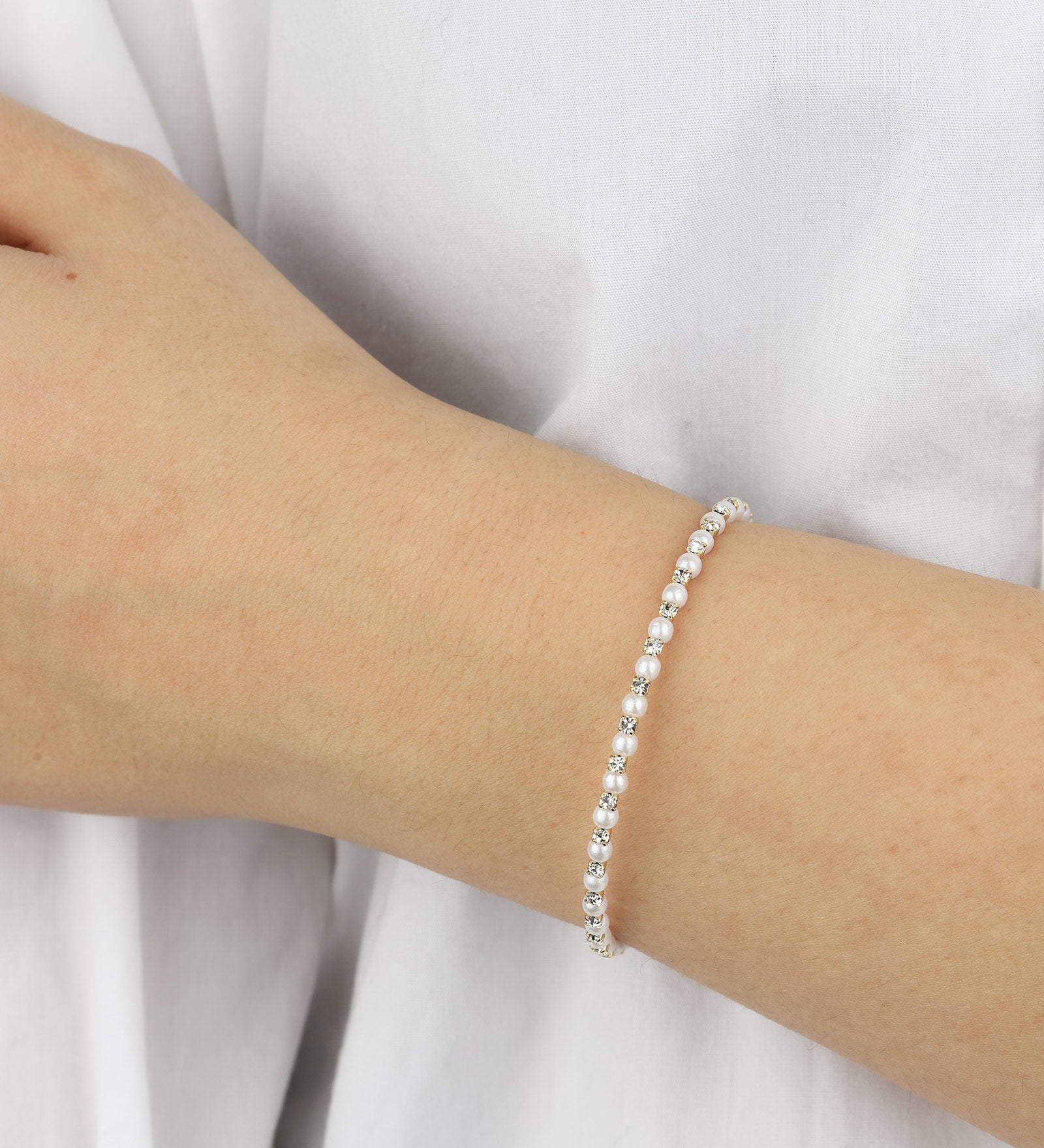 1 Row Crystal Pearl Coil Cuff Gold Tone, White Crystal