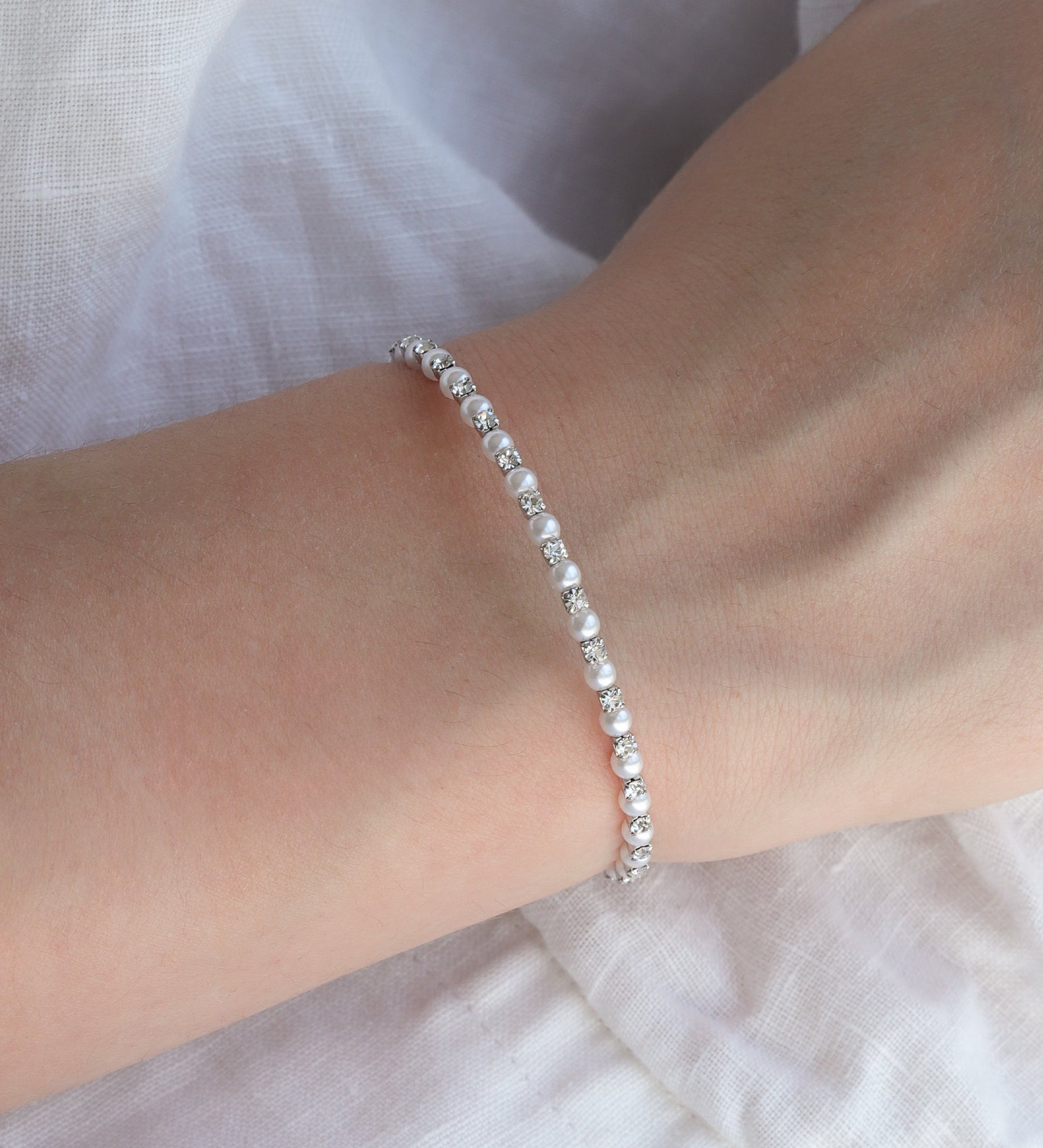 1 Coil Pearl Cuff Silver Plated, White Crystal, White Pearl