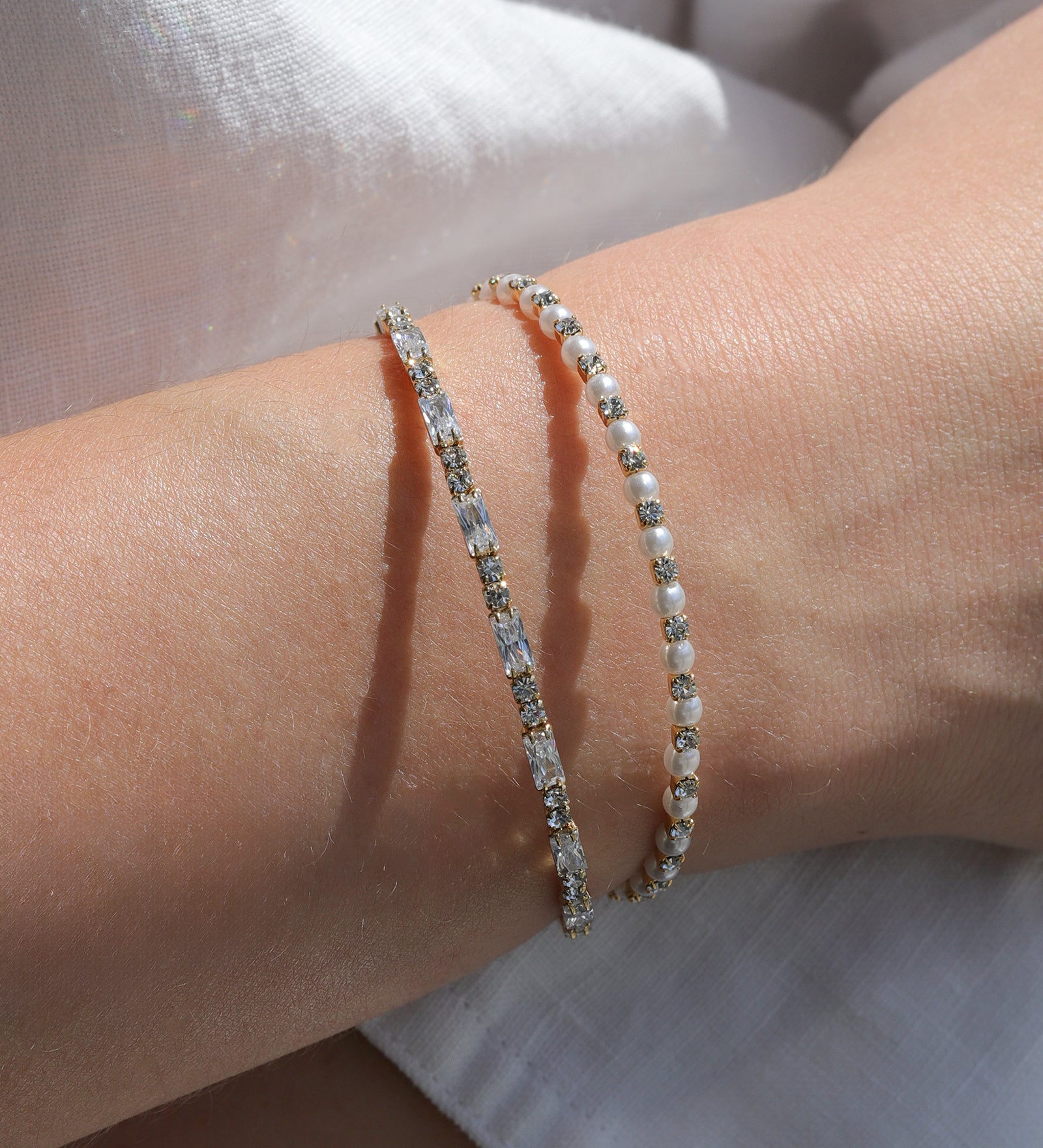 1 Coil Pearl Cuff Gold Plated, White Crystal, White Pearl