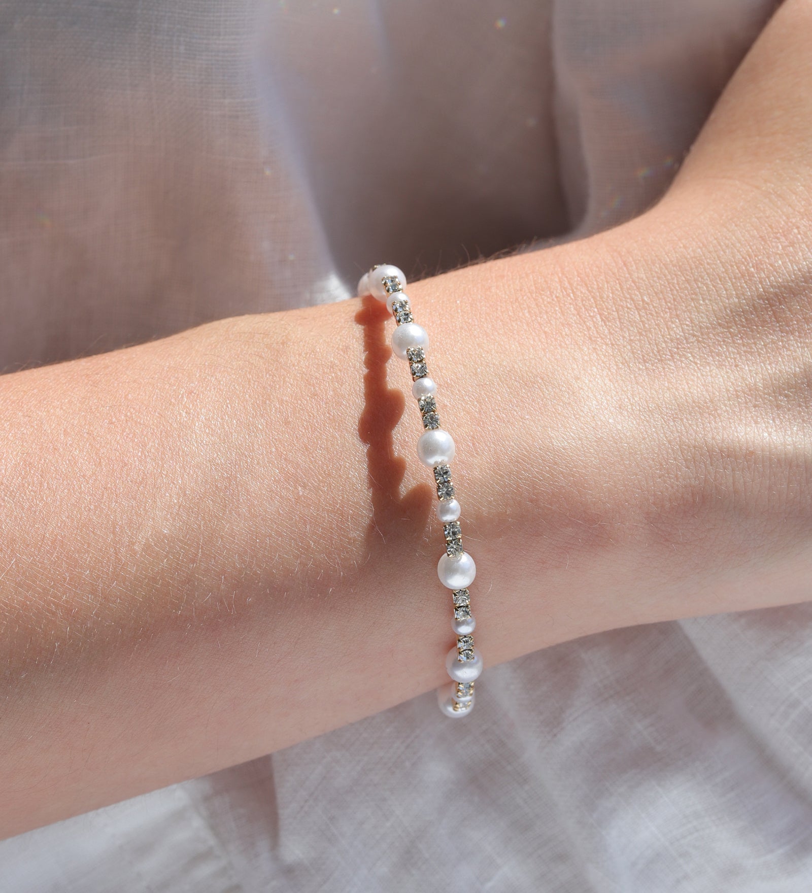 1 Row Mixed Pearl Crystal Coil Cuff Gold Plated, White Crystal, White Pearl