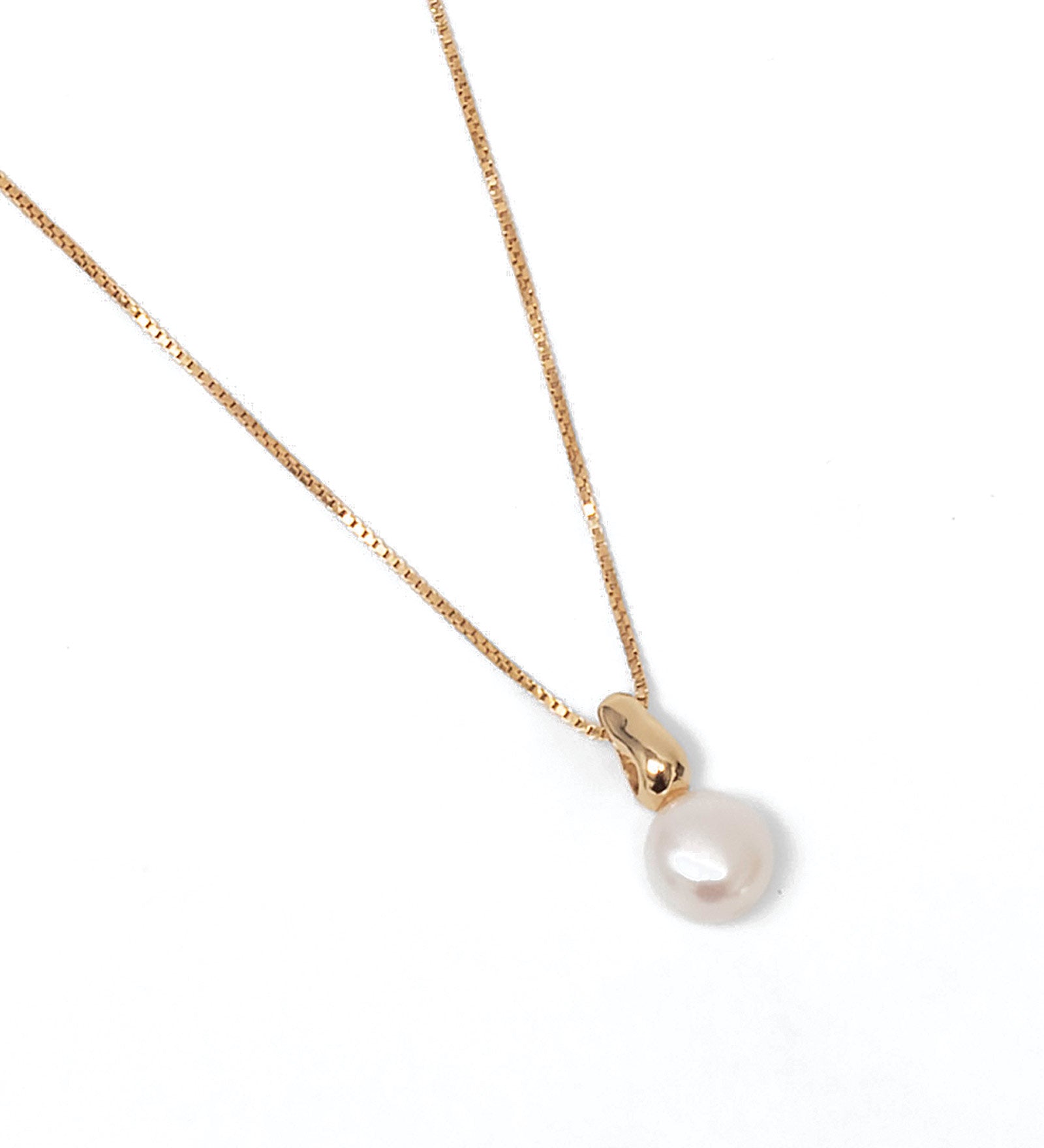 Emmy Box Chain Necklace 14k Gold Plated, White Pearl